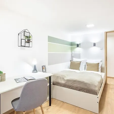 Cityscape Budget Doubledecker B Apartment