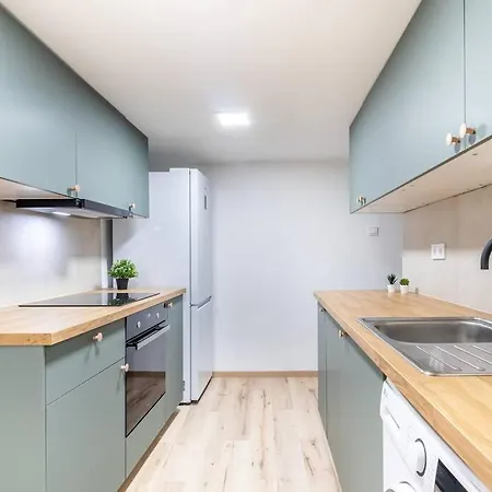 Apartment Cityscape Budget Doubledecker B *