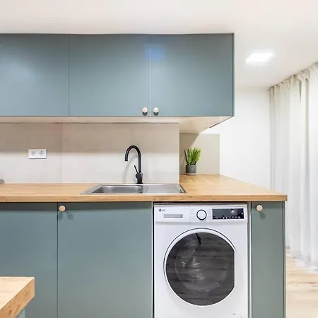 Cityscape Budget Doubledecker B Apartment *