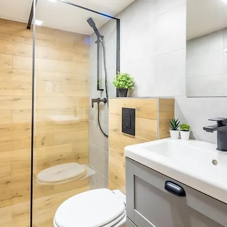 Cityscape Budget Doubledecker B Apartment