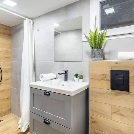 Cityscape Budget Doubledecker B Apartment *