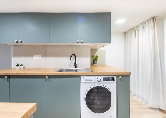 Cityscape Budget Doubledecker B Apartment *