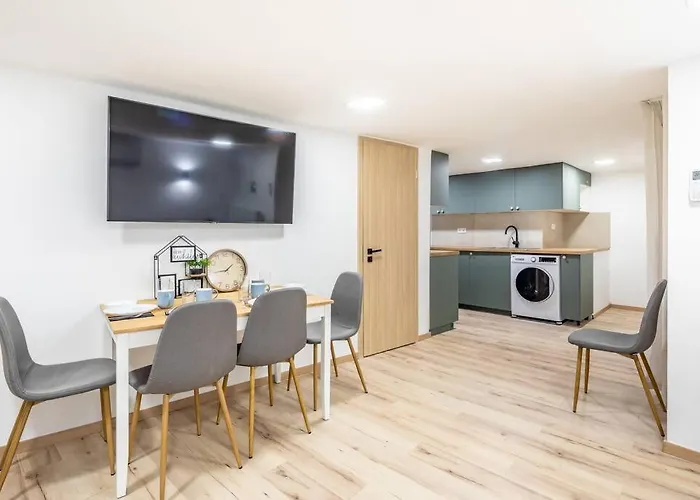 Cityscape Budget Doubledecker B Apartment *